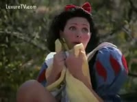 Pet XXX Movie - Snow white screwed by a dwarf